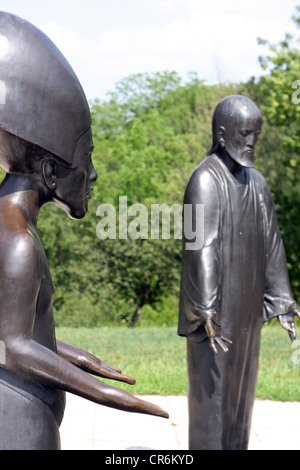 Akhenaten e Gesù nel Giardino di filosofia sul lato della collina Gellert Budapest, Ungheria un gruppo di otto statue Foto Stock