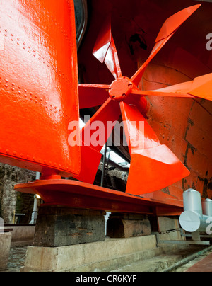 Ad elica sulla SS Gran Bretagna costruito da Isambard Kingdom Brunel 1845 ora un museo nave nel porto di Bristol England Regno Unito Foto Stock