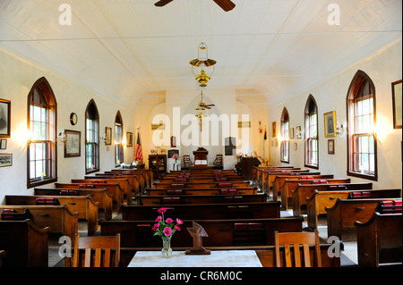 La piccola chiesa marrone nella valle valle Nashua Iowa una famosa attrazione turistica Foto Stock