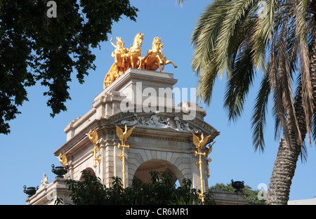 Quadriga de l'Aurora sulla sommità del Font de la cascada - Parco Ciutadella - Barcellona Foto Stock