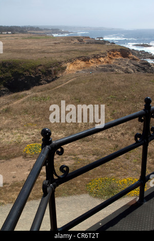 Mendocino costa da torre faro sul punto Cabrillo Lighthouse vicino a Fort Bragg, CA, Stati Uniti d'America Foto Stock