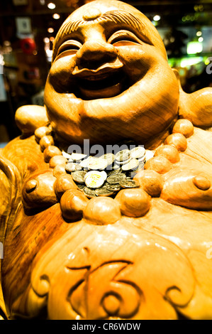 Un Cinese tradizionale di ridere statua del Buddha in un ristorante a Wuhan. Foto Stock