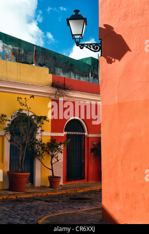 La vecchia San Juan angolo di strada, Puerto Rico Foto Stock