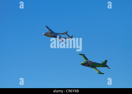 De Havilland Vampire Jet attacco aereo (con letti di coda) e Strikemaster Foto Stock