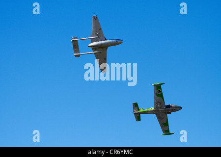 De Havilland Vampire Jet attacco aereo (con letti di coda) e Strikemaster Foto Stock