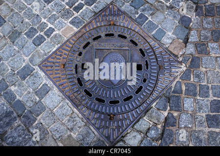 San Maurizio, 'Coburg Moor', patrono di Coburg su un chiusino, Coburg, Alta Franconia, Germania, Europa Foto Stock