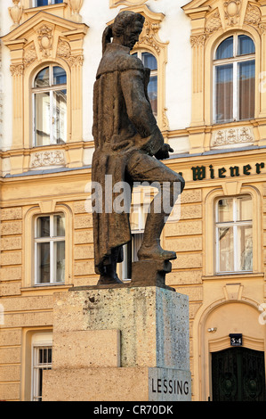 Memoriale di Gotthold Ephraim Lessing, 1729 - 1781, 'Dcome Haus der Wiener Gastwirte' edificio nel retro, dal 1896 Foto Stock