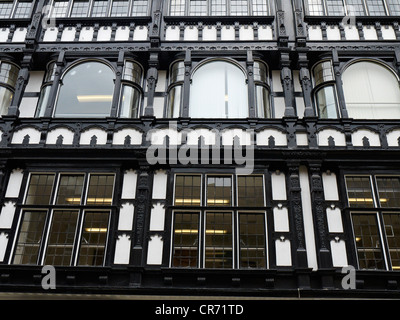 Dettaglio di nero e di bianco edificio Tudor in King Street Manchester REGNO UNITO Foto Stock