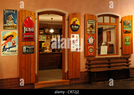 Ingresso facciata, general store a partire dagli anni cinquanta, un museo per la cultura industriale, Aeussere Sulzbacher Strasse 60-62, Norimberga Foto Stock