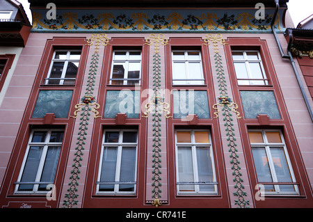 Casa decorativi facciata, intorno al 1880, Gruenwaelderstrasse, Freiburg, Baden-Wuerttemberg, Germania, Europa Foto Stock