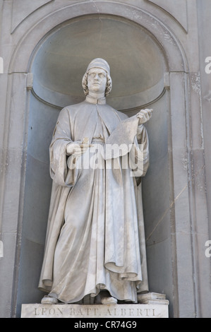 Alberti, Leon Battista, 14.2.1404 - 25.4.1472, umanista e matematico italiano, a lunghezza intera, statua, Galleria degli Uffizi, Firenze, Italia, Foto Stock