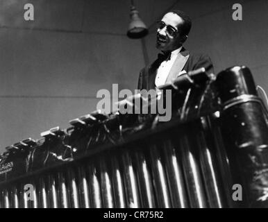 Modern Jazz Quartett, the, American jazz band, membro: Milt Jackson, suonando il vibrafone, 1955, Foto Stock