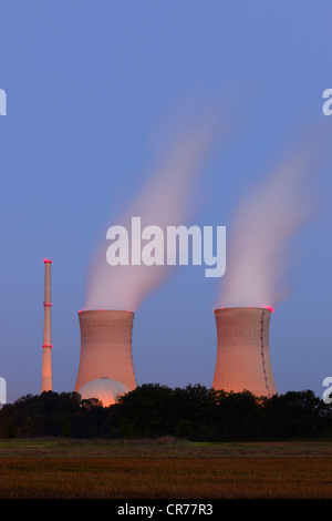 E.ON Grafenrheinfeld centrale nucleare, le torri di raffreddamento, vicino a Schweinfurt, Baviera, Germania, Europa Foto Stock