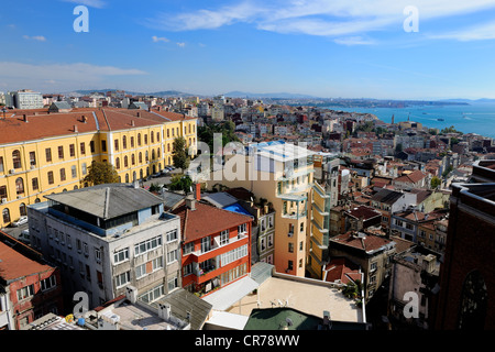 Turchia, Istanbul, Beyoglu District, il Galatasaray Liceo Francese e Bosphore stretto in background Foto Stock