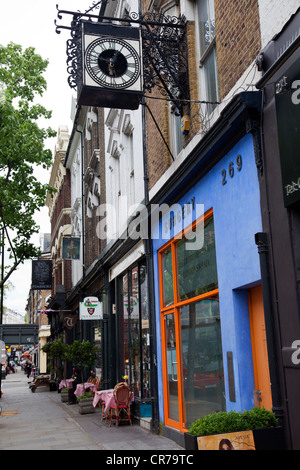 Old Brompton Rd marciapiede in Earls Court - London REGNO UNITO Foto Stock