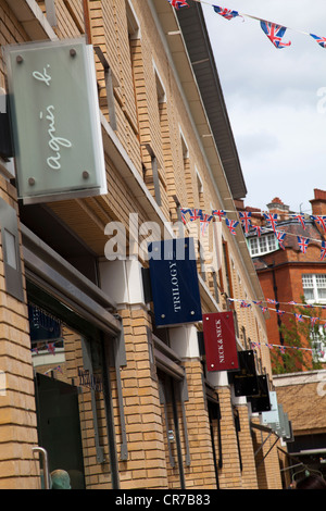 Segno del negozio su Duke of York Square a Londra REGNO UNITO Foto Stock