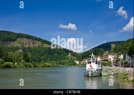 Nave escursione sul fiume Neckar, Burg Schadeck, Hinterburg e Mittelburg castello, Neckarsteinach, Hesse, Germania, Europa Foto Stock