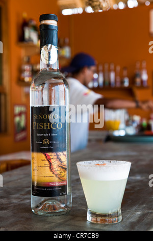 Il Perù, Piura Provincia, Mancora, pisco sour, la Nazionale di bevanda peruviana e di Ernest Hemingway cocktail preferiti Foto Stock