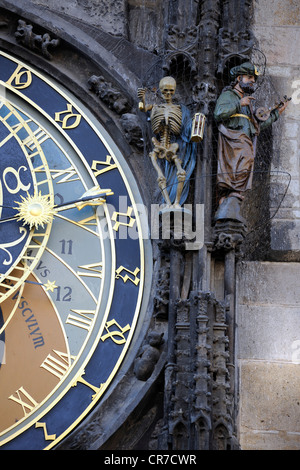 L'Orologio Astronomico di Praga o Prague Orloj, vista in dettaglio, torre del municipio della città vecchia, la Piazza della Città Vecchia di Praga, Boemia Foto Stock