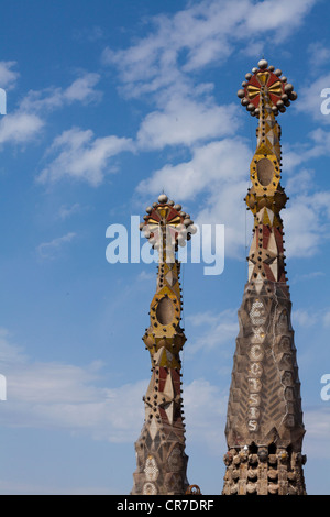 Due torri di apostoli, Sagrada Familia Basílica i Temple Expiatori de la Sagrada Família, Basilica e chiesa espiatorio del Foto Stock