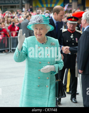 La Gran Bretagna è la Regina Elisabetta II visita Nottingham come parte del suo giubileo di Diamante tour del Regno Unito Foto Stock