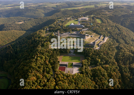 Vista aerea, Ordensburg Vogelsang, un ex socialista nazionale station wagon sulla diga Urfttalsperre, Euskirchen, catena montuosa Eifel Foto Stock