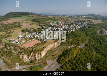 Vista aerea, Buerresheim castello vicino Mayen, catena montuosa Eifel, Renania-Palatinato, Germania, Europa Foto Stock