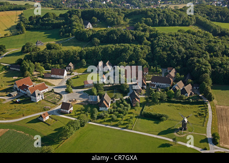 Vista aerea, Paderborn villaggio nel museo a cielo aperto, canonica e ristorante, Detmold open-air Museum, Ostwestfalen-Lippe Foto Stock