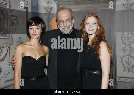 Fontana, Tom, * 12.9.1951, autore/scrittore e produttore americano, a metà lunghezza, con Marta Gastini, Isolda Dychauk, fotocellula della serie TV ZDF "Borgia", Amburgo, Germania, 5.9.2011, Foto Stock