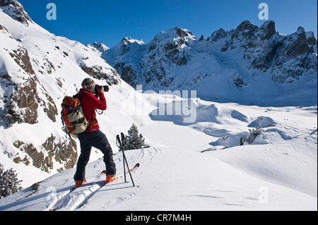 Francia Isere Massif de Belledonne hikking sci vicino Chamrousse andando fino a Robert Laghi Lionel Montico fotografo specializzato Foto Stock