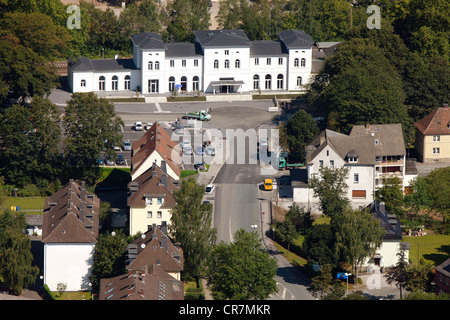 Vista aerea, Bahnhof Arnsberg stazione ferroviaria, Arnsberg, Sauerland, Renania settentrionale-Vestfalia, Germania, Europa Foto Stock