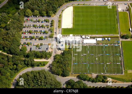 Vista aerea, Schalke Arena, S04, i campi di calcio con il clubhouse, fan shop e sede di Gelsenkirchen, la zona della Ruhr Foto Stock