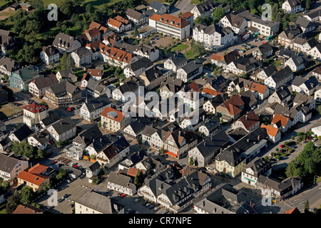 Vista aerea, townscape, Balve, regione di Sauerland, Renania settentrionale-Vestfalia, Germania, Europa Foto Stock