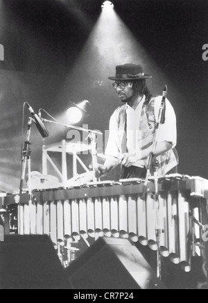 Robinson, Orphy, * 13.10.1960, musicista britannico (vibroaphonist jazz), a metà lunghezza, sul palco, Jazz Festival, Montreux, 12.7.1994, 20th secolo, musicista jazz, strumento musicale, strumento, strumenti musicali, strumenti, vibes, vibrafoni, viaphone, mallet, fare musica, suonare musica, fare musica, suonare musica, suonare, suonare, suonare, suonare, suonare, suonare, suonare, suonare, suonare, suonare, suonare, suonare, suonare, suonare, suonare, suonare, suonare, suonare, suonare, suonare, suonare, suonare, suonare cappelli, occhiali, occhiali da vista, barba, barba, gilet, gilet, microfono, microfoni, , Foto Stock