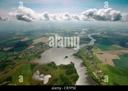 Vista aerea, nuvole sopra il Mueritz, Kleine Mueritz bay, Meclemburgo Lake District, Rechlin, Ludorf, Mueritz county Foto Stock