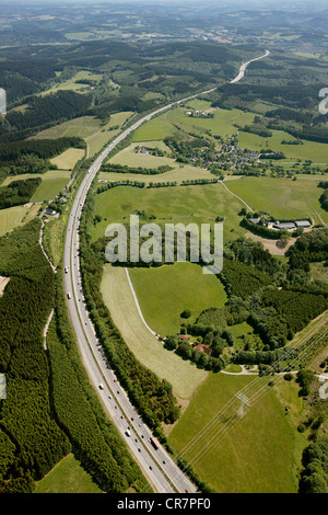 Vista aerea, A45 autostrada tra Meinerzhagen e Luedenscheid, Autobahn Sauerlandlinie, Maerkischer Kreis distretto, Sauerland Foto Stock