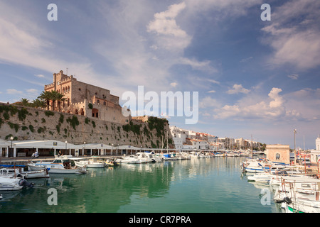 Isole Baleari Spagna, Menorca, Ciutadella, storico Porto Vecchio e il centro della città vecchia Foto Stock