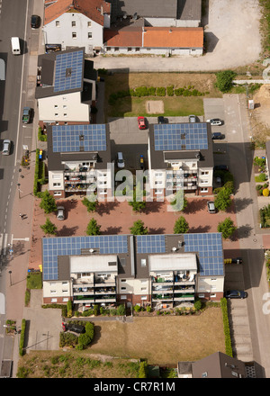 Vista aerea, Kreulshof complesso di abitazioni con tetti solari, Bottrop-Boy, la zona della Ruhr, Renania settentrionale-Vestfalia, Germania, Europa Foto Stock