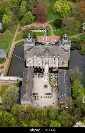 Vista aerea, Schloss Hugenpoet moated castle, Stella Ristorante e hotel castello, Essen-Kettwig, Essen, Ruhrgebiet regione Foto Stock