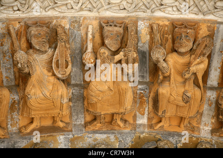 Francia, Pirenei Atlantiques, Oleron Ste Marie, dettaglio del portale, St Marie chiesa, fermata sulla via di San Giacomo, Patrimonio Mondiale Foto Stock