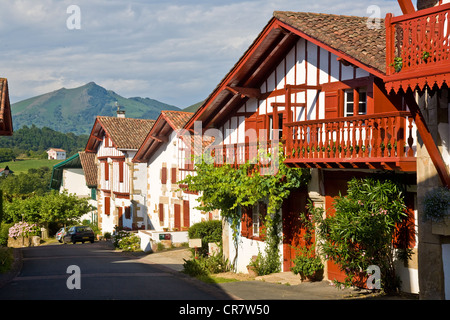 Francia, Pirenei Atlantiques, Sare, etichettati Les Plus Beaux Villages de France (i più bei villaggi di Francia) Foto Stock