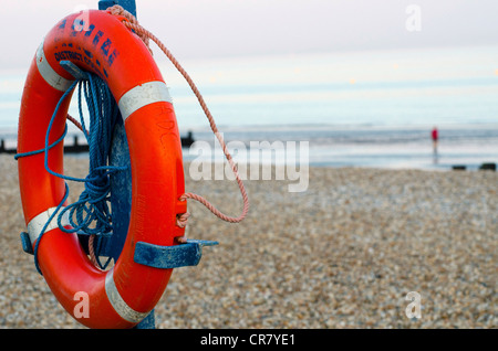 Anello salvagente a Bognor Regis beach, west sussex Foto Stock