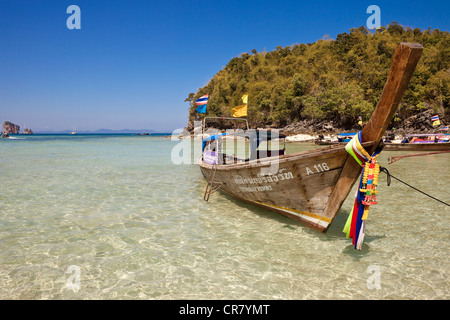 Thailandia, Provincia di Krabi, off Railay accessibile tramite la barca dalla coda lunga, il Ko vasca isola legata da un sandbank in bassa marea a Ko Hua Foto Stock