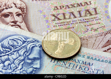 La dracma greca di banconote e monete per celebrare il mondo dei campionati di sollevamento pesi ad Atene nel 1999 Foto Stock