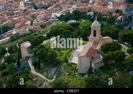 Francia, Bouches du Rhone, Allauch, Notre Dame du chateau cappella, XIII secolo (vista aerea) Foto Stock