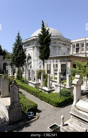 Cimitero, tomba di Sultan Mahmud II, quartiere di Sultanahmet, Istanbul, Turchia Foto Stock