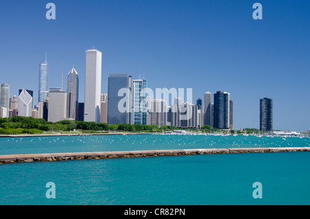 Illinois, Chicago. centro città vista sullo skyline di Chicago dal lago Michigan. Foto Stock