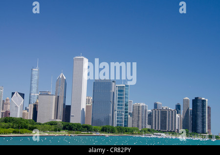 Illinois, Chicago. centro città vista sullo skyline di Chicago dal lago michigan, compresi grant park e al Magnificent Mile. Foto Stock