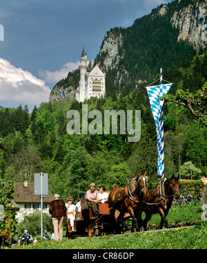 Giro in carrozza a Schloss Castello di Neuschwanstein, Fuessen, Allgaeu, Svevia, Baviera, Germania, Europa Foto Stock