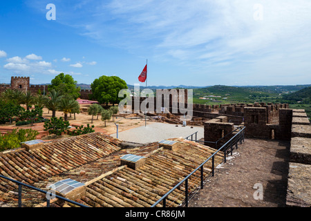 Mura del Castello Moresco nella Città Vecchia, Silves, Algarve, PORTOGALLO Foto Stock